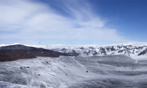 úr Óðinns ferð, mikil umferð er kringum gosstöðvar þegar vel viðrar.