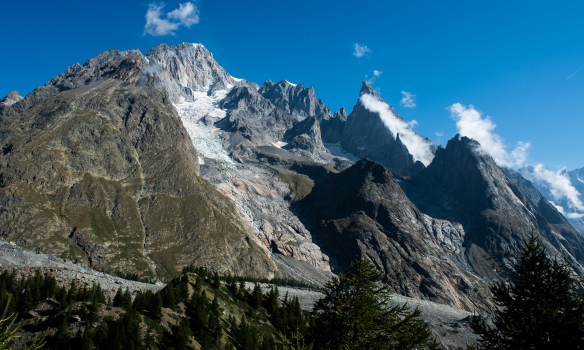 Mt. Blanc er þarna bakvið tindinn.
