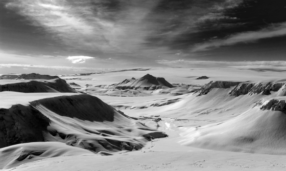 Úr Gumma ferð; Keyrðum á sleðum frá Sigöldu að gosinu, þetta er tekið yfir Muggudali.